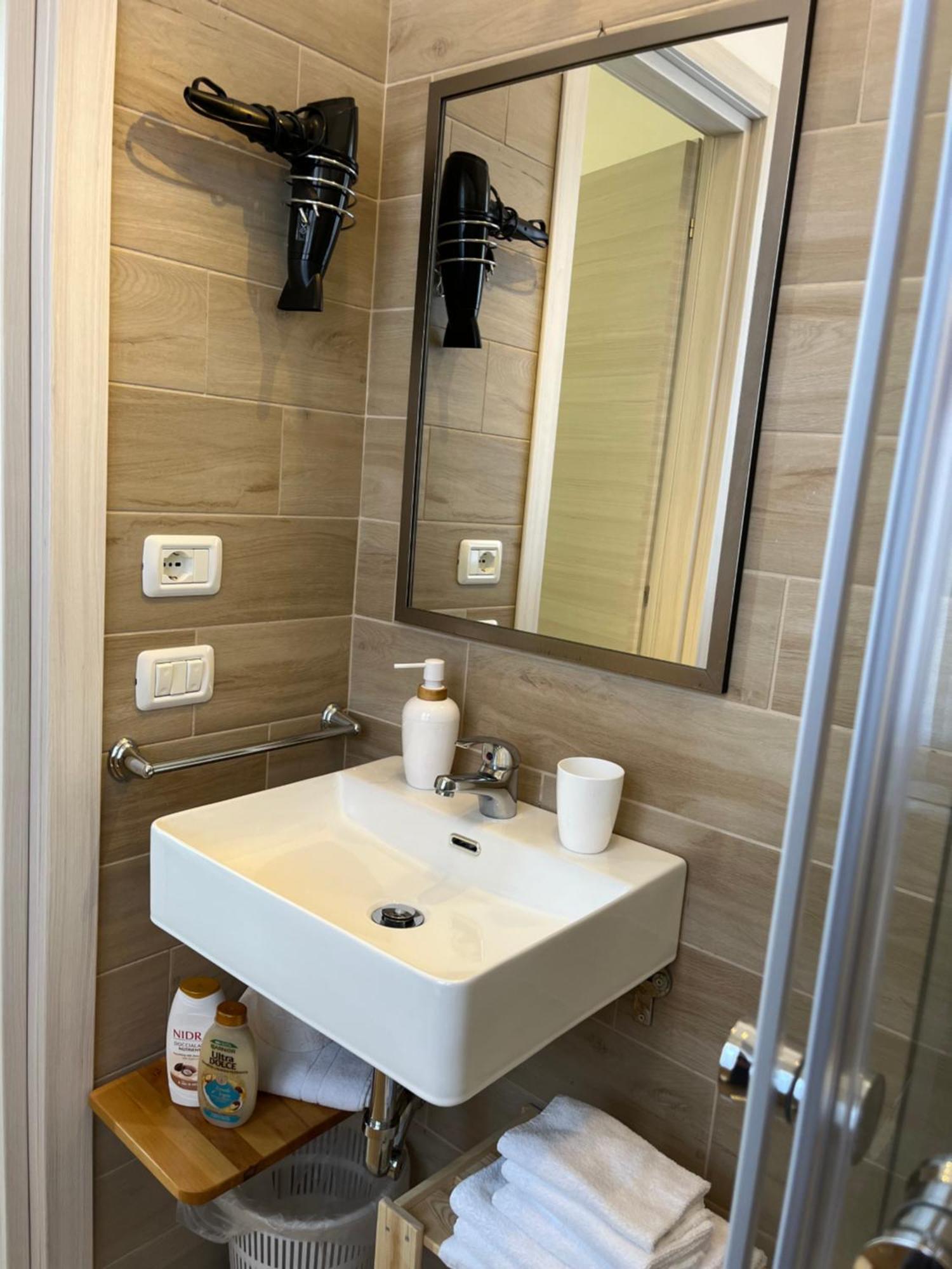 B&B Vento Aureo Rooms 밀라초 외부 사진